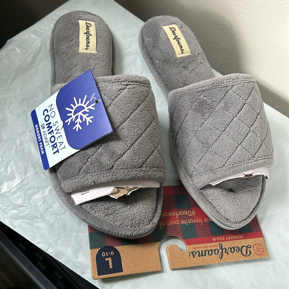 NWT Dreamfoams Slippers Gray Size L 9-10